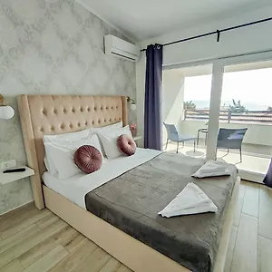 Apartmán Bloom, Vir