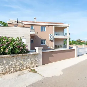 Apartman Velic, Vir